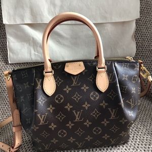 Louis Vuitton Turenne PM handbag.